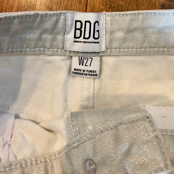 UO's BDG Girlfriend High-Waist Shimmer Denim Short - Picture 6 of 7